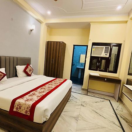 Hotel Vegas Corporate Suites 诺伊达 外观 照片