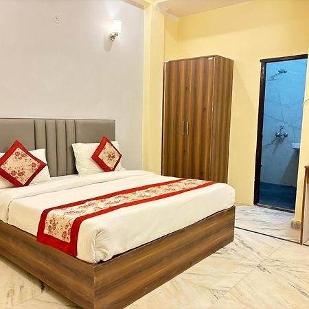 Hotel Vegas Corporate Suites 诺伊达 外观 照片