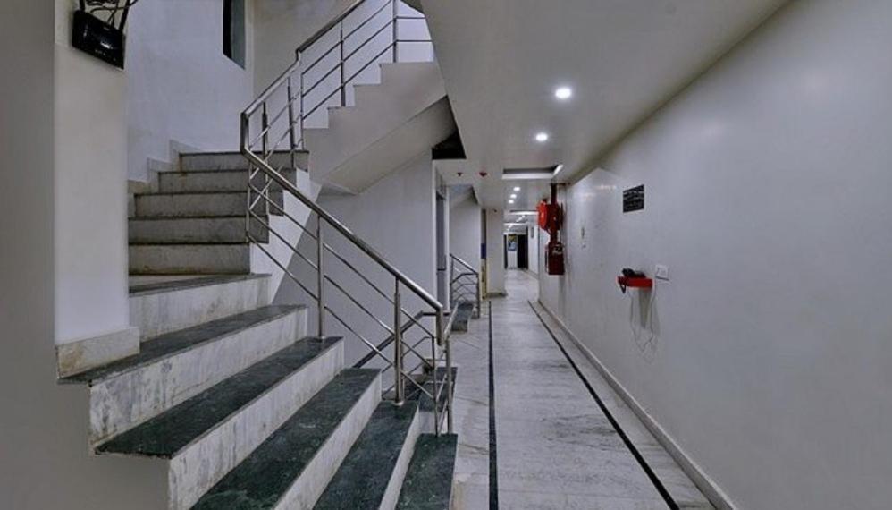 Hotel Vegas Corporate Suites 诺伊达 外观 照片