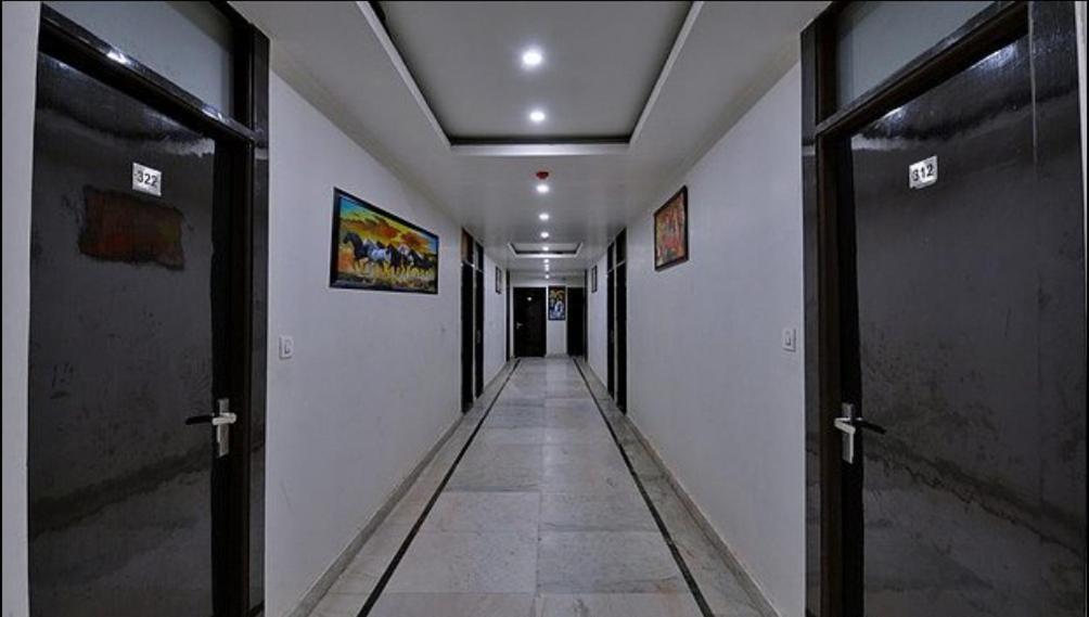 Hotel Vegas Corporate Suites 诺伊达 外观 照片
