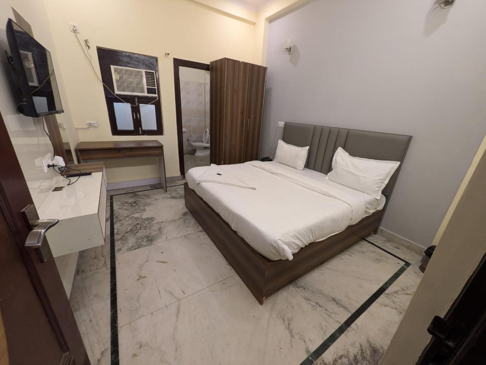 Hotel Vegas Corporate Suites 诺伊达 外观 照片