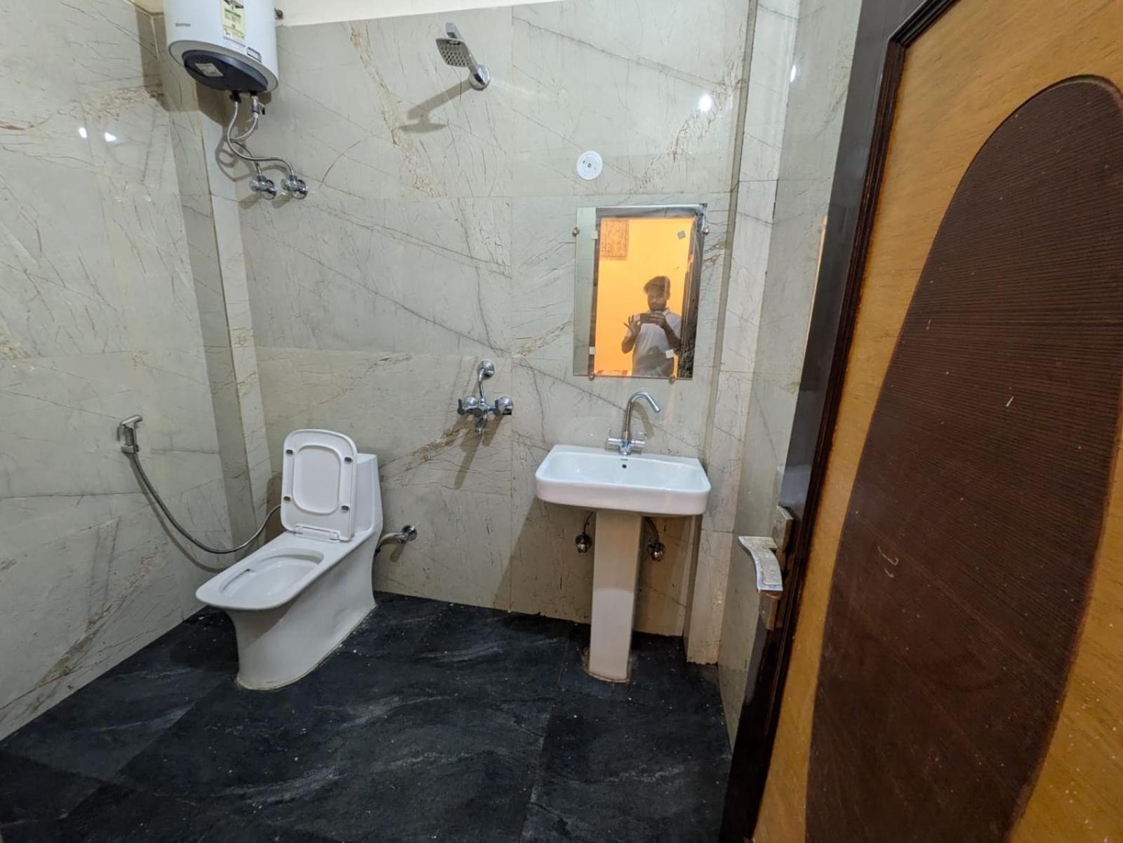 Hotel Vegas Corporate Suites 诺伊达 外观 照片