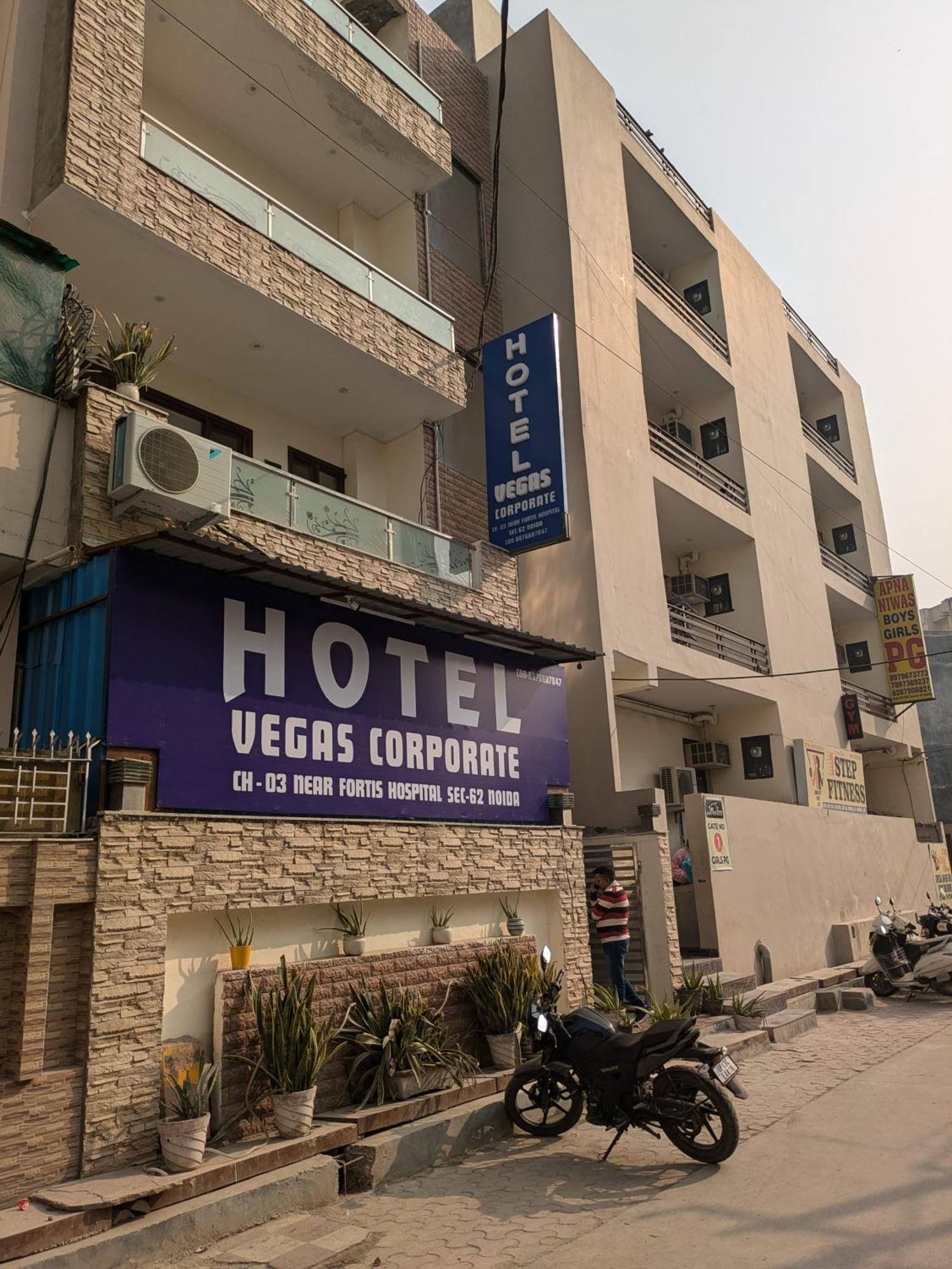 Hotel Vegas Corporate Suites 诺伊达 外观 照片